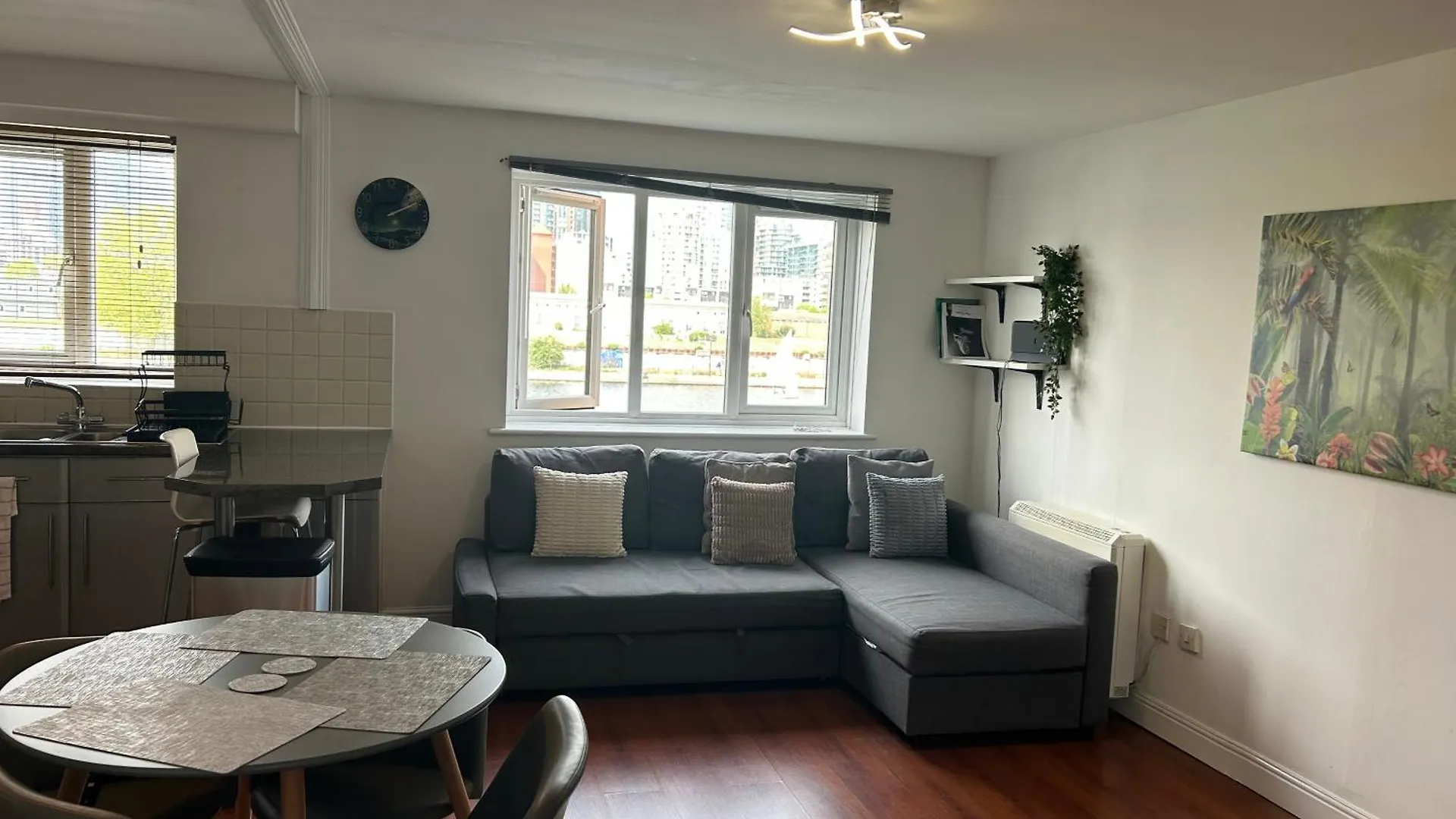Beautiful View Apartment Near Canary Wharf Londra