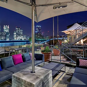 4* Отель Doubletree By Hilton - Docklands Riverside