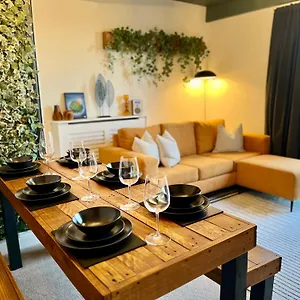 https://the-gallery-town-centre-sleeps-6-short-long-stays.tophotelsbath.com